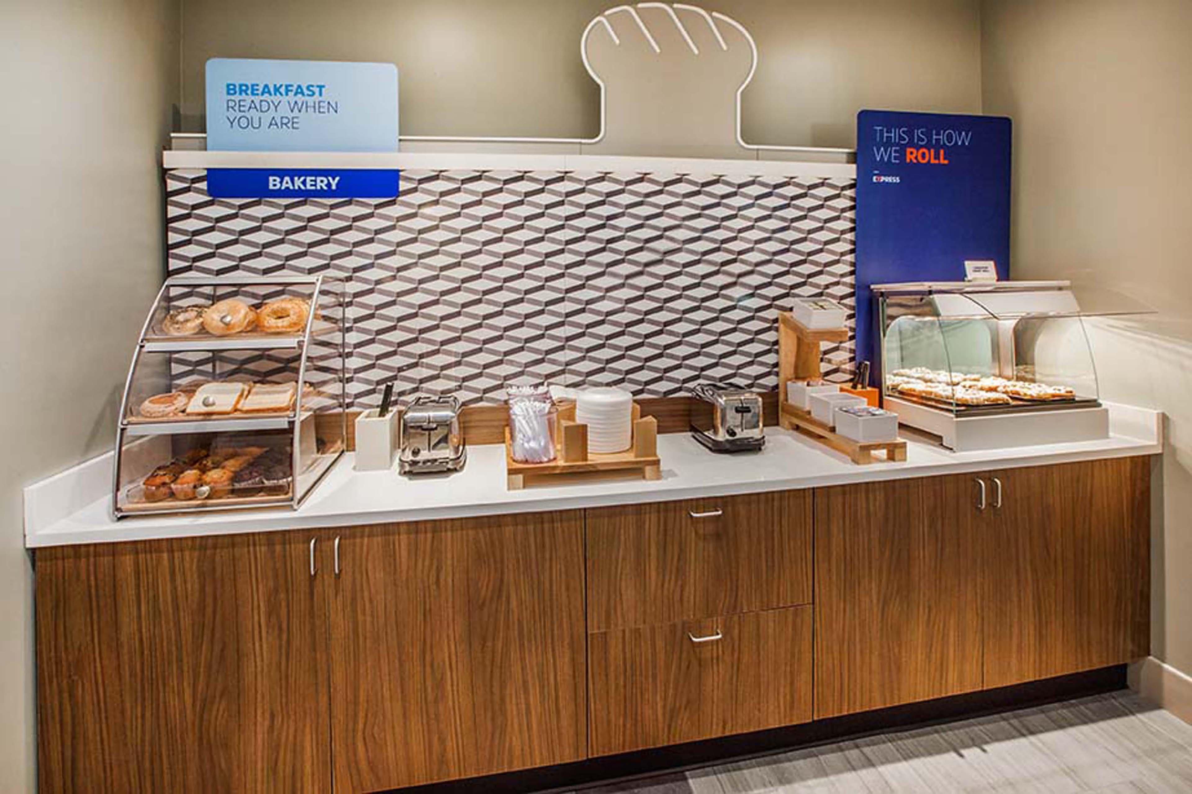 Holiday Inn Express & Suites Cheektowaga North East By Ihg Bagian luar foto