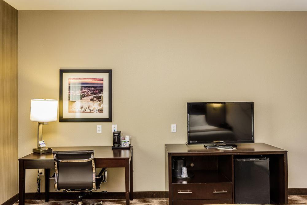 Holiday Inn Express & Suites Cheektowaga North East By Ihg Bagian luar foto